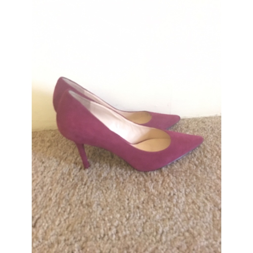 Guess Classic Mid Heel Pumps!